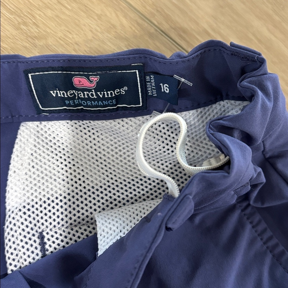 Vineyard Vines Performance boys Navy Flat Front Shorts size 16 - Picture 3 of 4